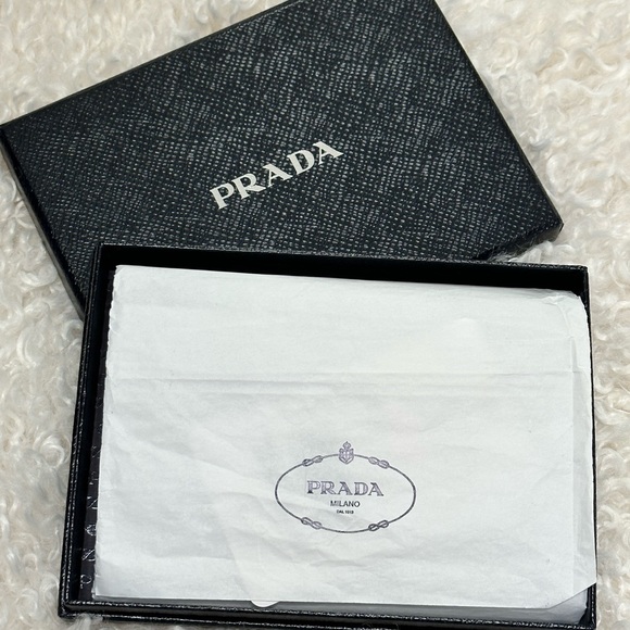 New Prada Saffiano Black (Nero) leather wallet with metal edges (SOLD) - Picture 6 of 7